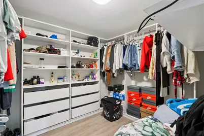 9035  W Morgan Ave, Milwaukee, WI 53228 - Photo 26