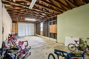 9035 W Morgan Ave, Milwaukee, WI 53228 - Photo 28