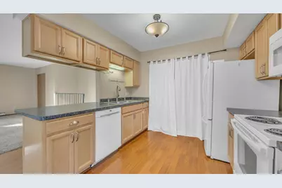 73  University Dr, Fond du Lac, WI 54935 - Photo 10