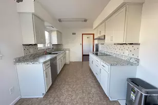 4630 W Anthony Dr, Greenfield, WI 53219 - Photo 10