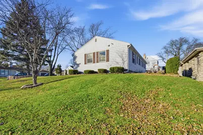 4630 W Anthony Dr, Greenfield, WI 53219 - Photo 4