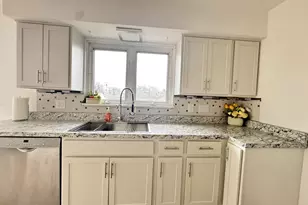 4630 W Anthony Dr, Greenfield, WI 53219 - Photo 8