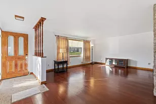 4630 W Anthony Dr, Greenfield, WI 53219 - Photo 6