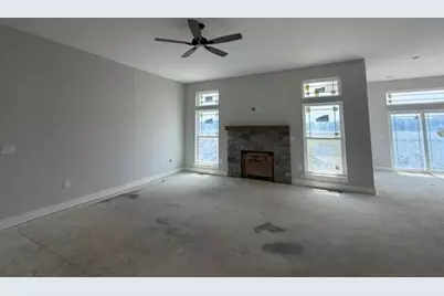 527  Talbots Woods Dr, Dousman, WI 53118 - Photo 2