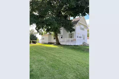 N89W16329  Cleveland Ave, Menomonee Falls, WI 53051 - Photo 4
