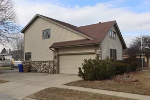 8126 61st Ave, Kenosha, WI 53142 - Photo 2