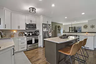 1212 Laurel Ln, Racine, WI 53139 - Photo 8