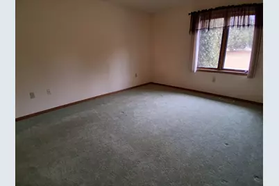 350  Hartford Sq, Hartford, WI 53027 - Photo 8