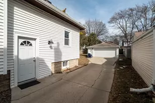 2908 N 74th St, Milwaukee, WI 53210 - Photo 30