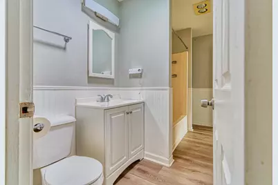 405 W Sugar Ln, Glendale, WI 53217 - Photo 18