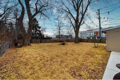 405 W Sugar Ln, Glendale, WI 53217 - Photo 28