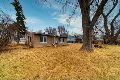 405 W Sugar Ln, Glendale, WI 53217 - Photo 30