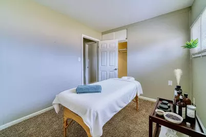 405 W Sugar Ln, Glendale, WI 53217 - Photo 20