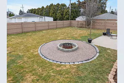 7413 W Ohio Ave, Milwaukee, WI 53219 - Photo 24