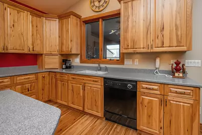 432  Stonewall Ct, Burlington, WI 53105 - Photo 18