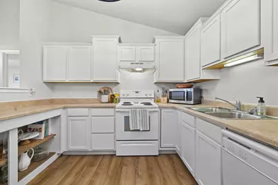 1723  State St #E43, Racine, WI 53182 - Photo 8