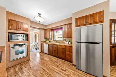 14530  Lindsay Dr, Brookfield, WI 53005 - Photo 8