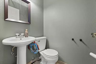 809  Ridgeway Dr, Pewaukee, WI 53072 - Photo 22