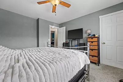 809  Ridgeway Dr, Pewaukee, WI 53072 - Photo 14