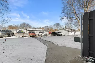 809  Ridgeway Dr, Pewaukee, WI 53072 - Photo 34