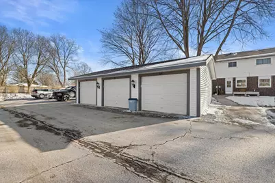 809  Ridgeway Dr, Pewaukee, WI 53072 - Photo 28