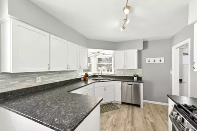 N85W17294  Lee Pl, Menomonee Falls, WI 53051 - Photo 10