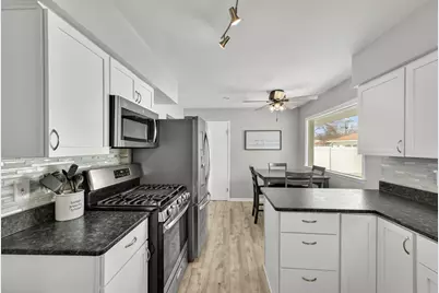 N85W17294  Lee Pl, Menomonee Falls, WI 53051 - Photo 12