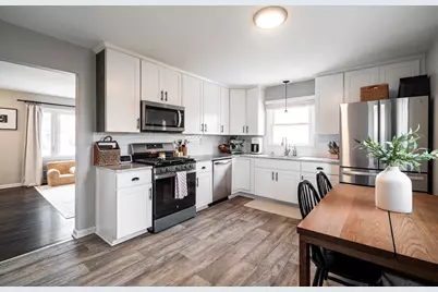 332  Greenmeadow Dr, Waukesha, WI 53188 - Photo 8