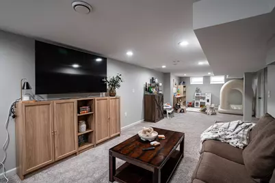 332  Greenmeadow Dr, Waukesha, WI 53188 - Photo 32