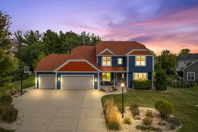 W273N2420  Arlington Ct, Pewaukee, WI 53072 - Photo 2