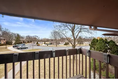 321  E  Park Hill Dr, Pewaukee, WI 53072 - Photo 8