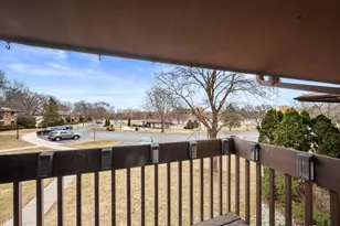 321 Park Hill Dr, Pewaukee, WI 53072 - Photo 8