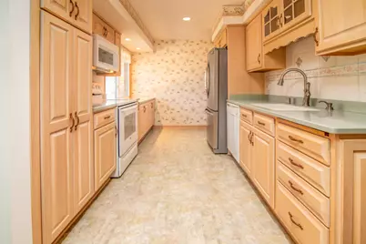 S67W13014  Larkspur Rd, Muskego, WI 53150 - Photo 4