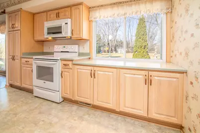 S67W13014  Larkspur Rd, Muskego, WI 53150 - Photo 2