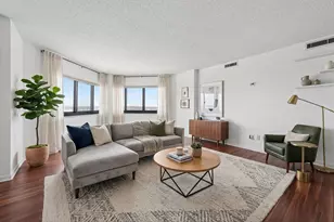 1633 N Prospect Ave, Milwaukee, WI 53202 - Photo 4