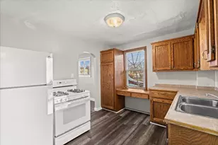 7083 N 43rd St, Milwaukee, WI 53209 - Photo 6