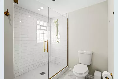 9062 N Lake Dr, Bayside, WI 53217 - Photo 20