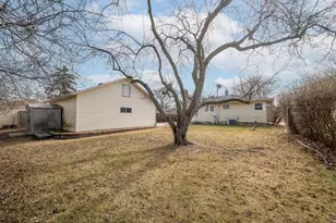 8112 W Daphne St, Milwaukee, WI 53223 - Photo 24