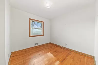 8112 W Daphne St, Milwaukee, WI 53223 - Photo 14