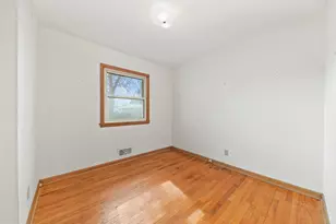 8112 W Daphne St, Milwaukee, WI 53223 - Photo 14