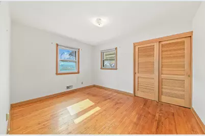 8112 W Daphne St, Milwaukee, WI 53223 - Photo 16