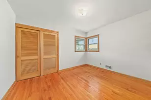 8112 W Daphne St, Milwaukee, WI 53223 - Photo 18