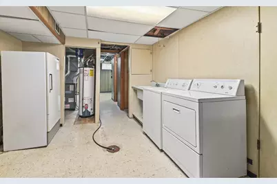 8112 W Daphne St, Milwaukee, WI 53223 - Photo 20