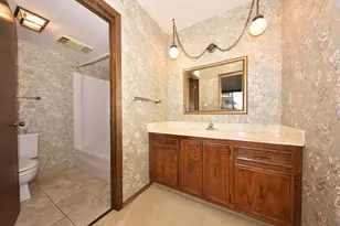 7801 W Heather Ave, Milwaukee, WI 53223 - Photo 18