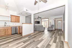 401 W Aspen Dr, Oak Creek, WI 53154 - Photo 14