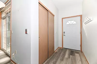 401 W Aspen Dr #7, Oak Creek, WI 53154 - Photo 4