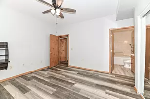 401 W Aspen Dr, Oak Creek, WI 53154 - Photo 24