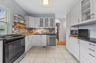 2005 E Beverly Rd, Shorewood, WI 53211 - Photo 8