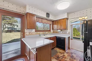 33810 Lynn Ln, Burlington, WI 53105 - Photo 16