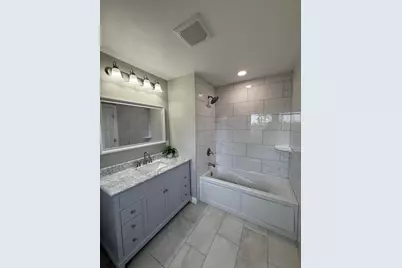 439 W Mall Rd, Glendale, WI 53217 - Photo 26